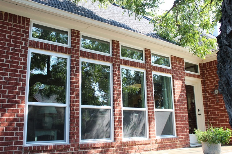 Energy-efficient-impact-windows-installation-in-kendall-florida_impact-replacement-windows-installation-kendall-fl_impact-window